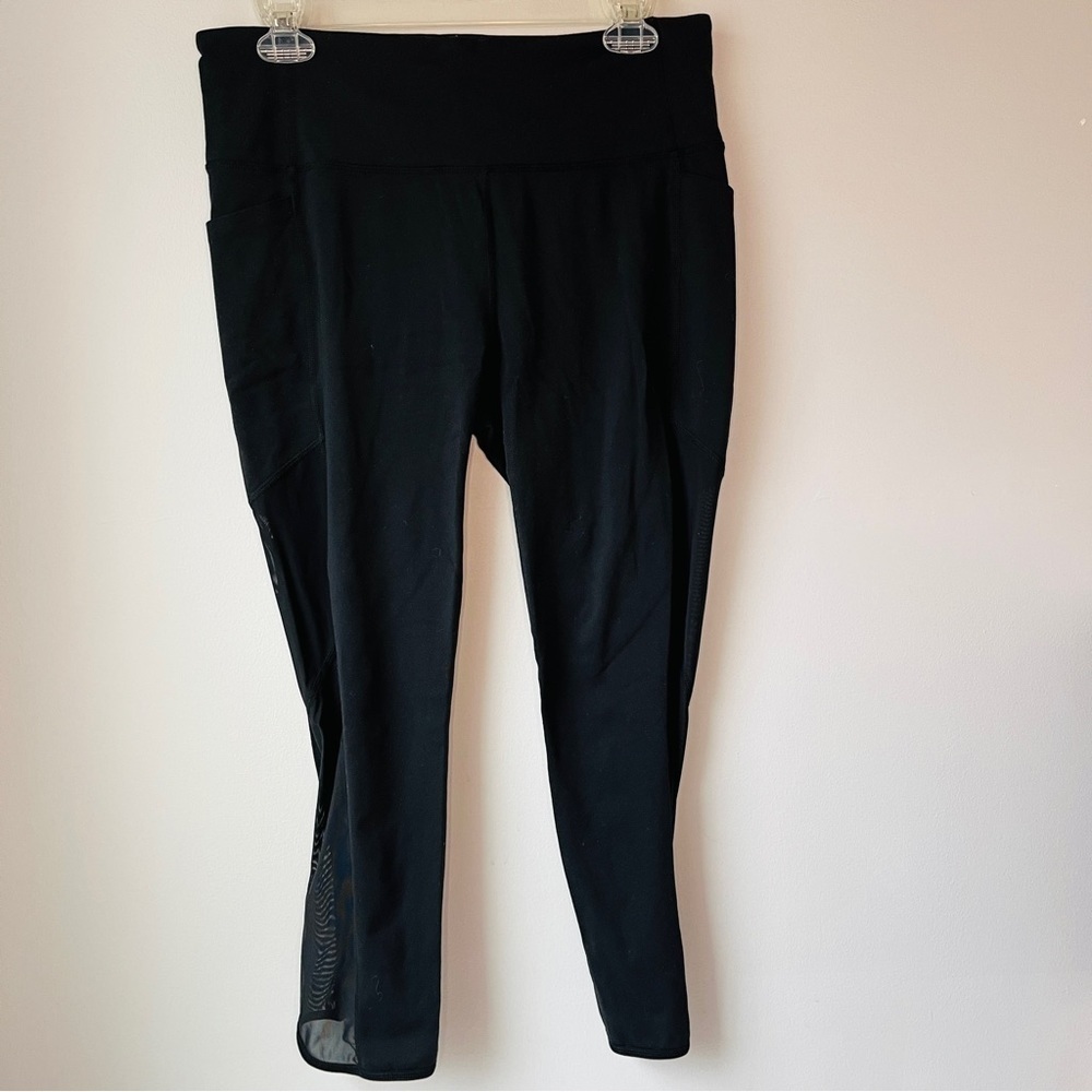Athleta BLACK Mesh Side Panel Capri Leggings